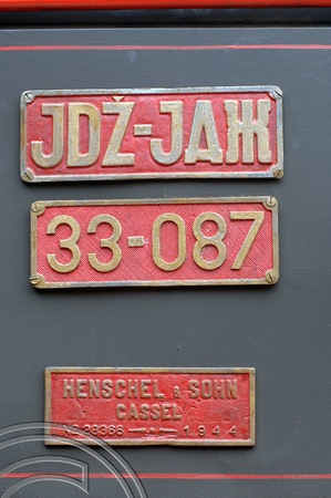FDG2140. Builders plates 33 087. Budapest railway museum. Hungary. 17.9.05.