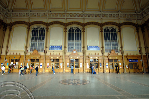 FDG2243. Ticket hall. Keleti station.  Budapest. Hungary. 18.9.05