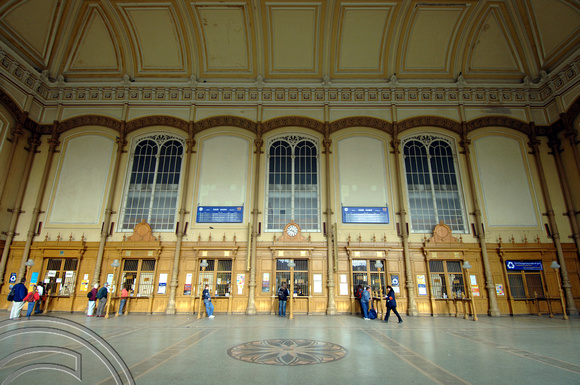 FDG2244. Ticket hall. Keleti station.  Budapest. Hungary. 18.9.05