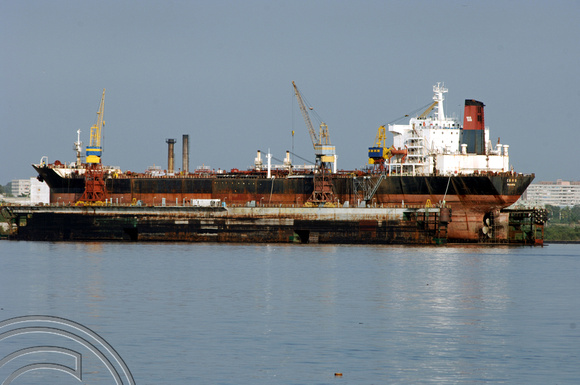 TD01270. The Ebro, a Panamanian registered tanker weighing 67031 dwt, built in 1981.  Havana. 13.1.06.