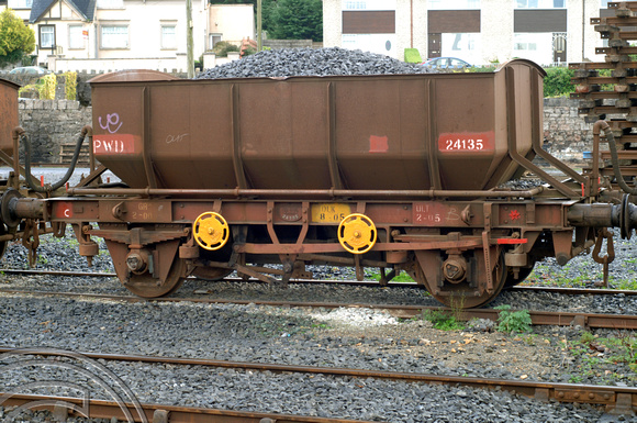 FDG2478. Ballast wagon 24135. Tipperary. 22.10.05.