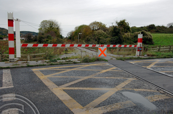 FDG2524. Abandoned crossing. Foynes. Ireland. 23.10.05.
