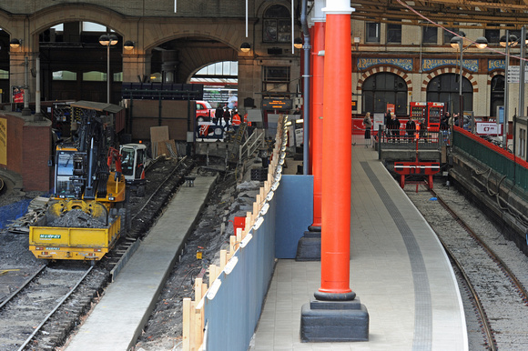 DG45923. Rebuilding platforms. Manchester Victoria. 12.3.10.
