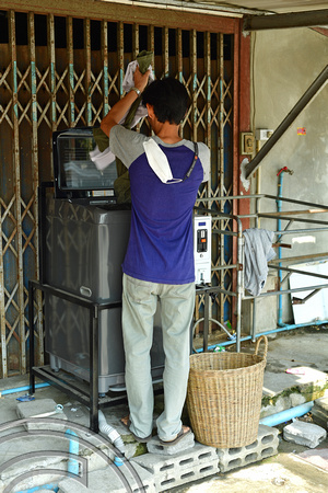 DG388844. Street washing machine. Kanchaburi. Thailand. 7.2.2023.