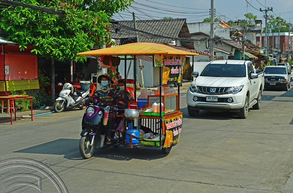 DG388831. Mobile hawkers stall. Kanchaburi. Thailand. 7.2.2023.