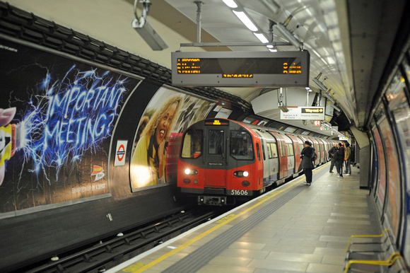 DG47540. Elephant and Castle. Northern Line. 30.3.10.