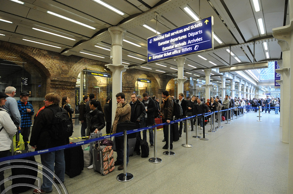 DG48878. Eurostar queues. St Pancras International. 16.4.10.