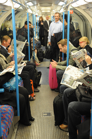 FDG24689. Reading newspapers on the Victoria line. 9.6.09.
