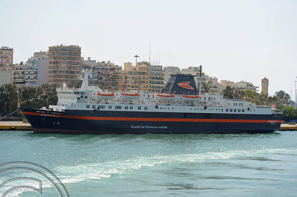 TD12418. Easycruise Life. Piraeus. Greece. 24.4.09.