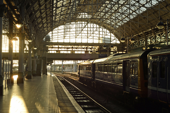DG230263. Autumn sunlight. Manchester Piccadilly. 30.9.15.