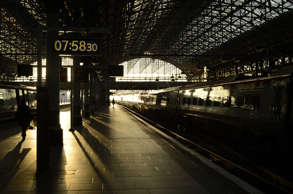DG230270. Autumn sunlight. Manchester Piccadilly. 30.9.15.