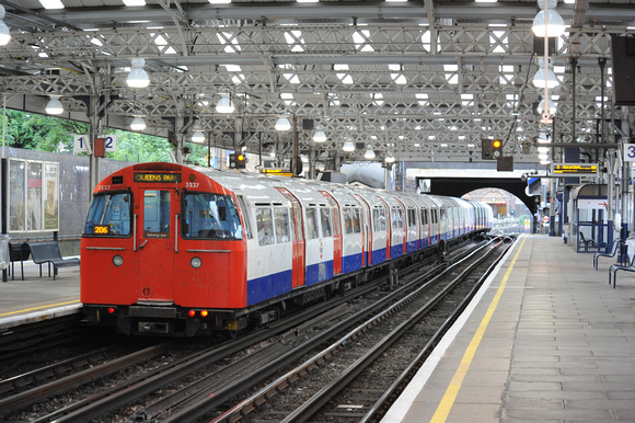 DG54412. Bakerloo line tube. Queen's Perk. 11.6.10.