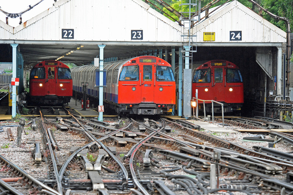 DG54423. Bakerloo line tubes in the shed. Queen's Park. 11.6.10.