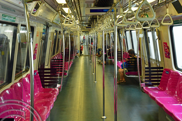 DG386318. Train Interior. East-West line. Singapore. 13.1.2021