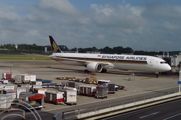 DG390881. 9V-SCH. Singapore Airlines. The 1st Boeing 787-10 Dreamliner. Built 2017. Changi airport. Singapore. 10.3.2023.