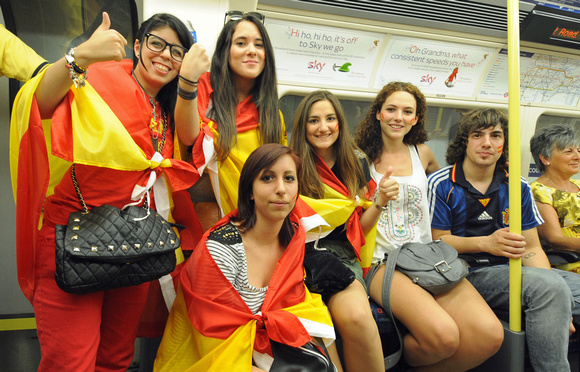 DG57922. Spain fans. London Underground. 11.7.10.