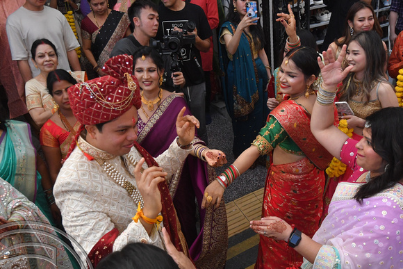 DG390835. Hindu wedding. Siddh Peeth Shree Lakshminarayan Temple. Chander Rd. Little India. Singapore. 9.3.2023.