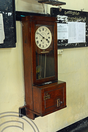 DG237662. Clocking on at the railway depot. Kandy. Sri Lanka. 13.1.16.