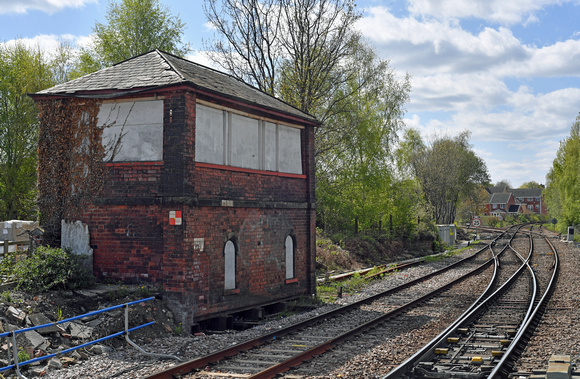 DG393150. Abandoned signalbox. Castleford. 25.4.2023