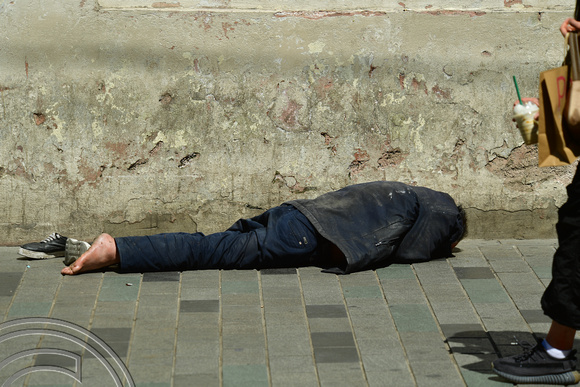 DG393914. Street homeless. Istiklal Cd. Istanbul. Turkey. 7.5.2023.