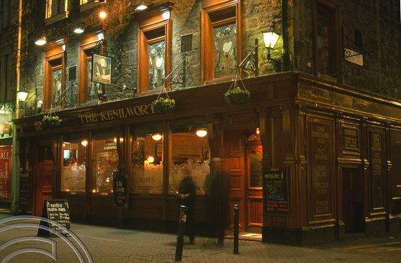 T10716.The Kenilworth pub. Rose St. Edinburgh. Scotland. 26.3.01