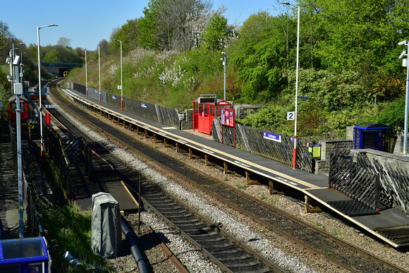 DG393025. Platforms. Cottingley. West Yorkshire. 19.4.2023.