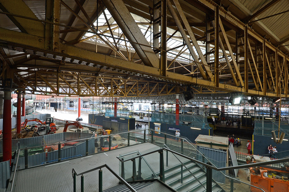 DG157951. The last part of the original roof before demolition. Manchester Victoria. 30.8.13.