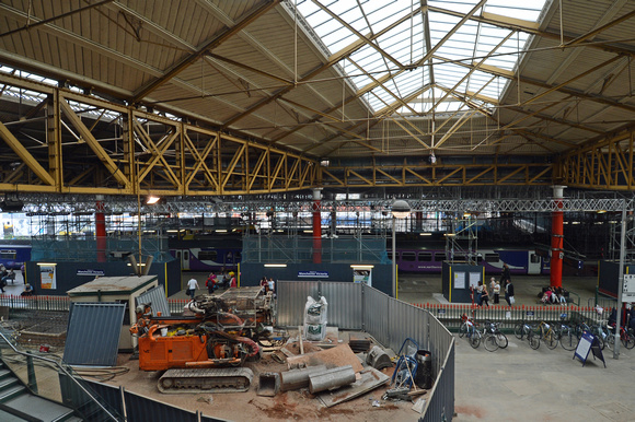 DG157947. The last part of the original roof before demolition. Manchester Victoria. 30.8.13.