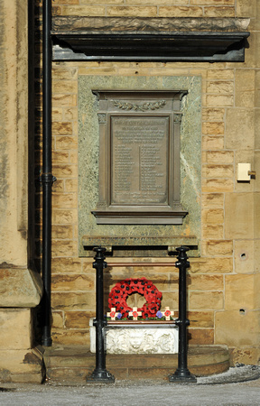 DG69084. GC war memorial. Mexborough station. 25.11.10.