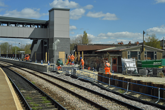 DG393153. Station rebuilding as part of TRU. Castleford. 25.4.2023.