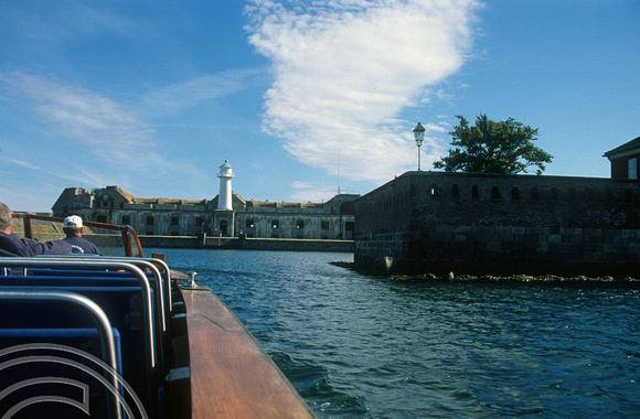 T5420. Approaching the harbour fort. Copenhagen. Denmark. August 1995