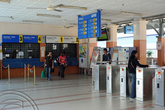DG104393. Concourse. Klang station. Malaysia. 20.2.12.