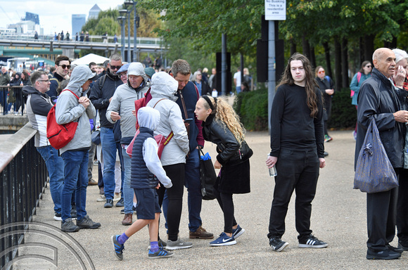 DG379375. Mourners queueing. South bank. London. 16.9.2022.