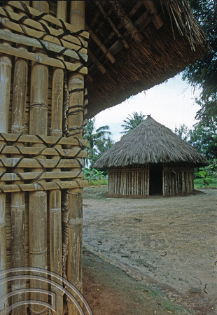 T10833. Traditional house at the village museum. Dar-es-Salaam. Tanzania. Africa. 15.05.01