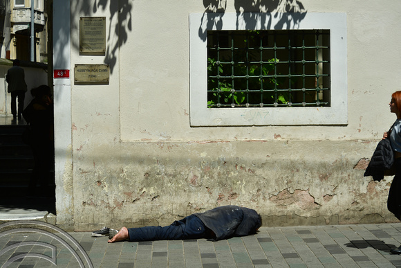 DG393915. Street homeless. Istiklal Cd. Istanbul. Turkey. 7.5.2023.