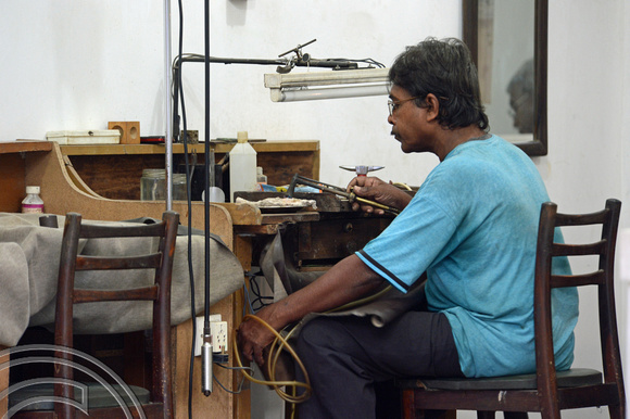 DG238782. Jeweller at work. Unawatuna. Sri Lanka. 1.2.16