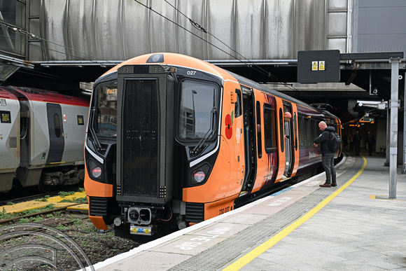 DG432854. 730027. 2P19. 0929 Bromsgrove to Lichfield Trent Valley. Birmingham New St. 12.11.2024.