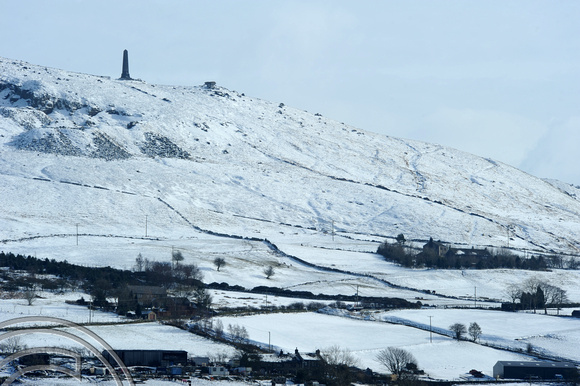 DG44613. The Obelisk on Alderman's Hill in the snow. Greenfield. 22.2.10.