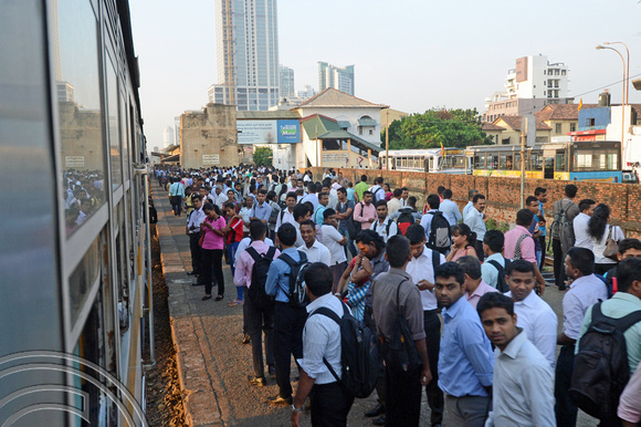 DG239207. Commuters. Kollupitiya. Colombo. Sri Lanka. 3.2.16