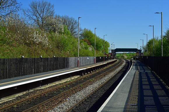 DG393035. Platforms. Cottingley. West Yorkshire. 19.4.2023.