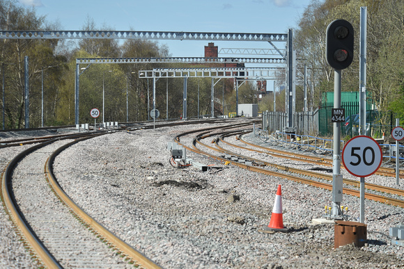 DG392459. New tracks, signals and overhead masts. Stalybridge. 7.4.2023.