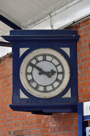 DG392860.  station clock. Goole. 18.4.2023.