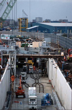 11374. 900mm rly moving tunnel segments into the CTRL portal. Dagenham. 22.11.2002