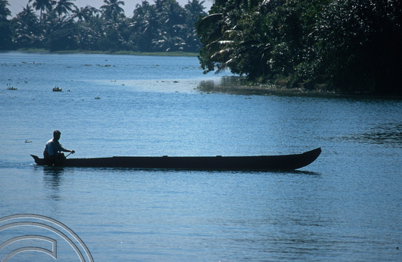 T6318. Local canoe. Backwaters. Kerala. India. 29.12.1997