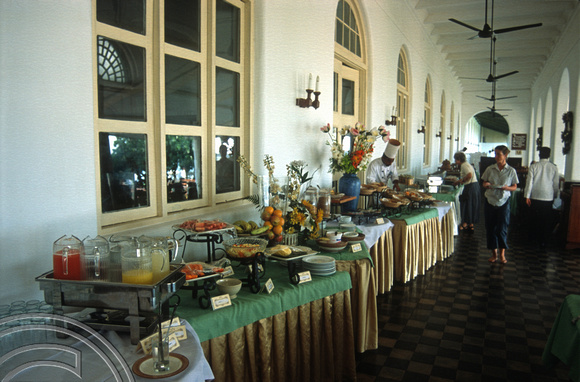 T14528. Buffet breakfast at the Galle Face Hotel. Colombo. Sri Lanka. 30.12.02