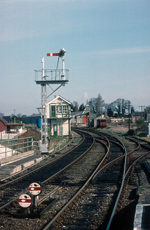 3765. The signalbox and semaphore. Wroxham. 02.04.94