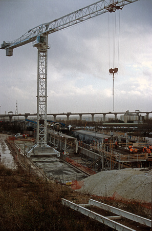 11389. Building the bridge deck prior to pushing out. Purfleet. 22.11.2002