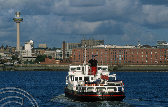 T14282. Royal Iris, Mersey ferry. Liverpool. England. 03.10.02