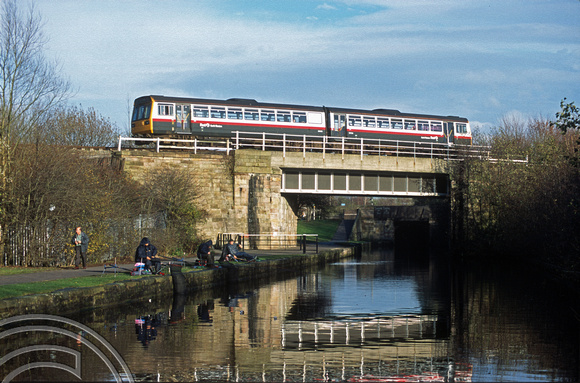 11551. FNW 142070 passes over the Leeds and Liverpool canal. Wigan. 28.11.2002