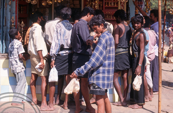 T6452. Pilgrims buying trinkets. Madurai. India. January.1998